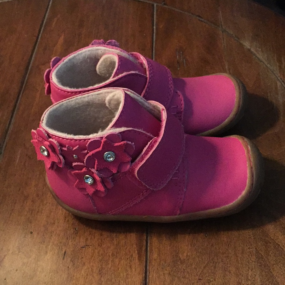 Little girl size 7 shoes (toddler 7)  never worn